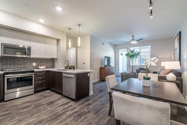 Montecito Apartments at Carlsbad in Carlsbad, CA - Foto de edificio - Building Photo