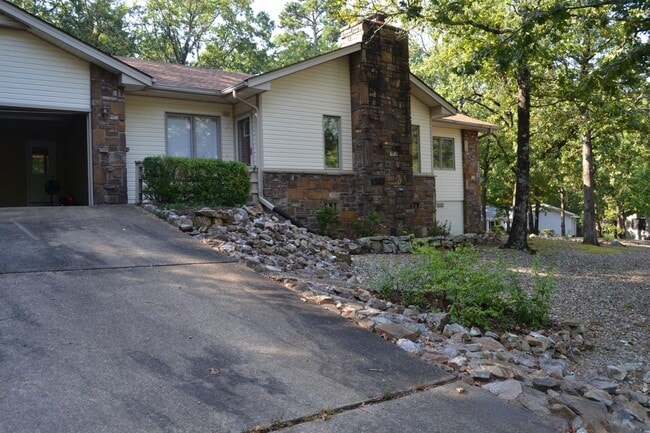 95 Murcia Way in Hot Springs, AR - Building Photo - Building Photo