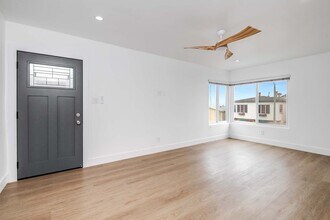 216 Rosecrans Ave, Unit A in Manhattan Beach, CA - Building Photo - Building Photo