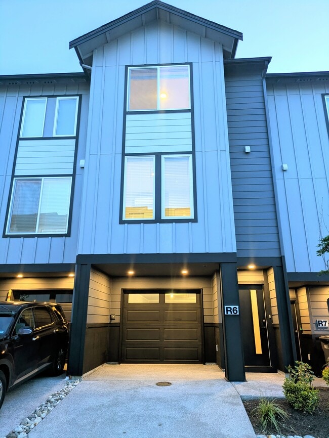 property at 14707 87th Ave SE