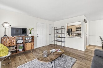 Enclave at Eagle Creek Apartments in Indianapolis, IN - Foto de edificio - Building Photo