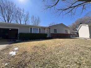 3690 Keystone Dr in Dubuque, IA - Building Photo - Building Photo