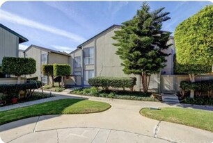 817 W 232nd St, Unit D in Torrance, CA - Building Photo