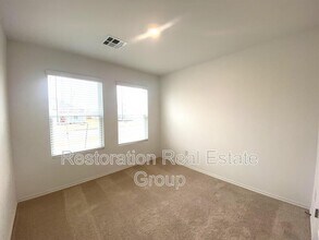 10921 SW 22nd St in Yukon, OK - Building Photo - Building Photo