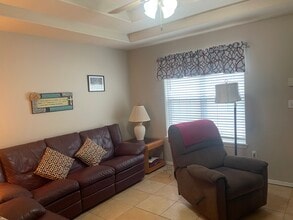 2607 Ringold Cir, Unit B Furnished Apt in Edinburg, TX - Foto de edificio - Building Photo