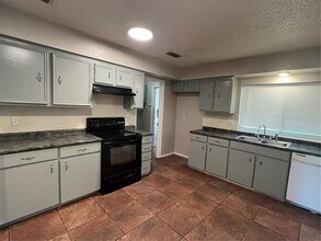 1057 Sunset Cir in Garland, TX - Building Photo - Building Photo