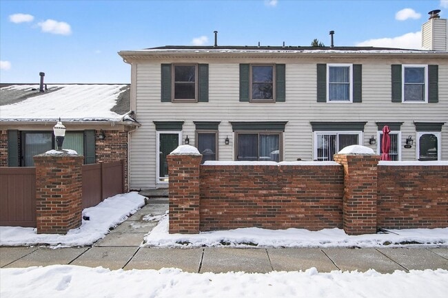 41070 Southwind Dr in Canton Township, MI - Building Photo - Building Photo