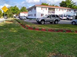 10120 NW 36 St Coral Springs, FL 33065 in Coral Springs, FL - Building Photo - Building Photo