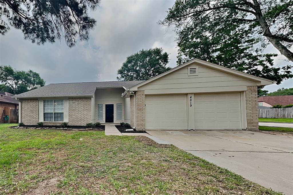 4819 Bridgeville Ln in Spring, TX - Building Photo
