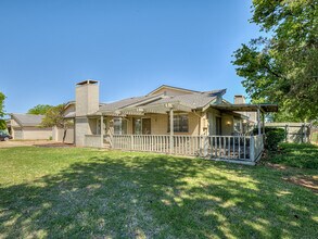 10020 Hefner Village Terrace in Oklahoma City, OK - Building Photo - Building Photo