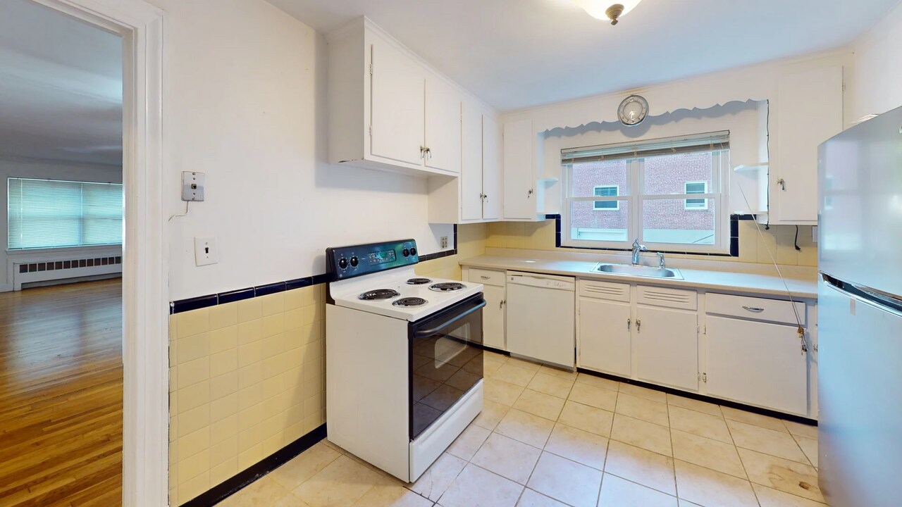 115 Withington Rd, Unit #1 in Newton, MA - Foto de edificio