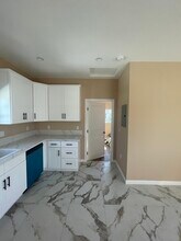 7642 Etiwanda Ave in Los Angeles, CA - Building Photo - Building Photo