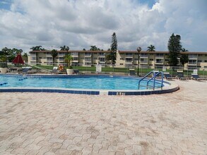 2940 NE 203rd St-Unit -C112 in Aventura, FL - Foto de edificio - Building Photo