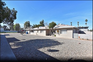 2535 E Clarendon Ave in Phoenix, AZ - Building Photo - Building Photo