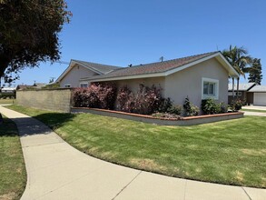 15841 Rollins Ln in Huntington Beach, CA - Building Photo - Building Photo