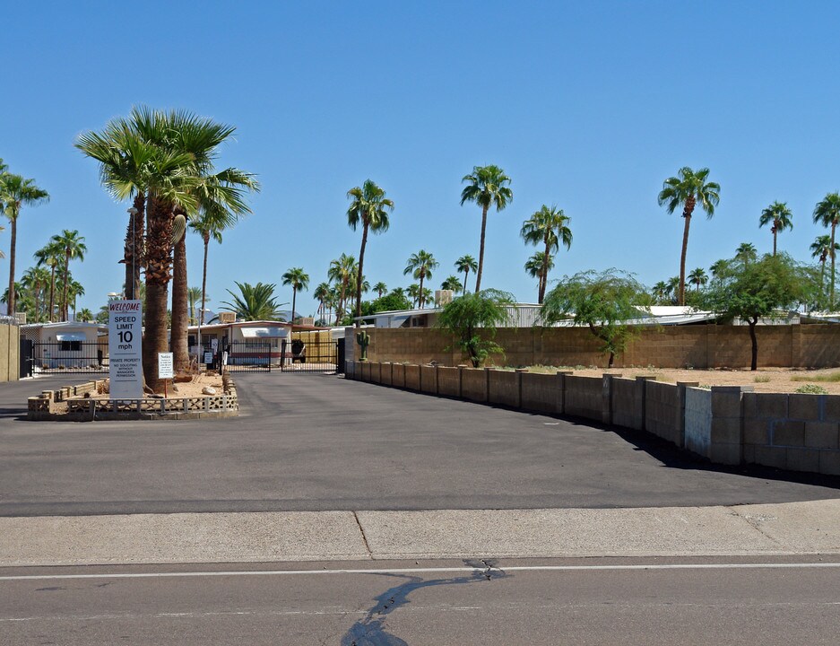 Villa Carmel Mobile Home Park in Phoenix, AZ - Building Photo