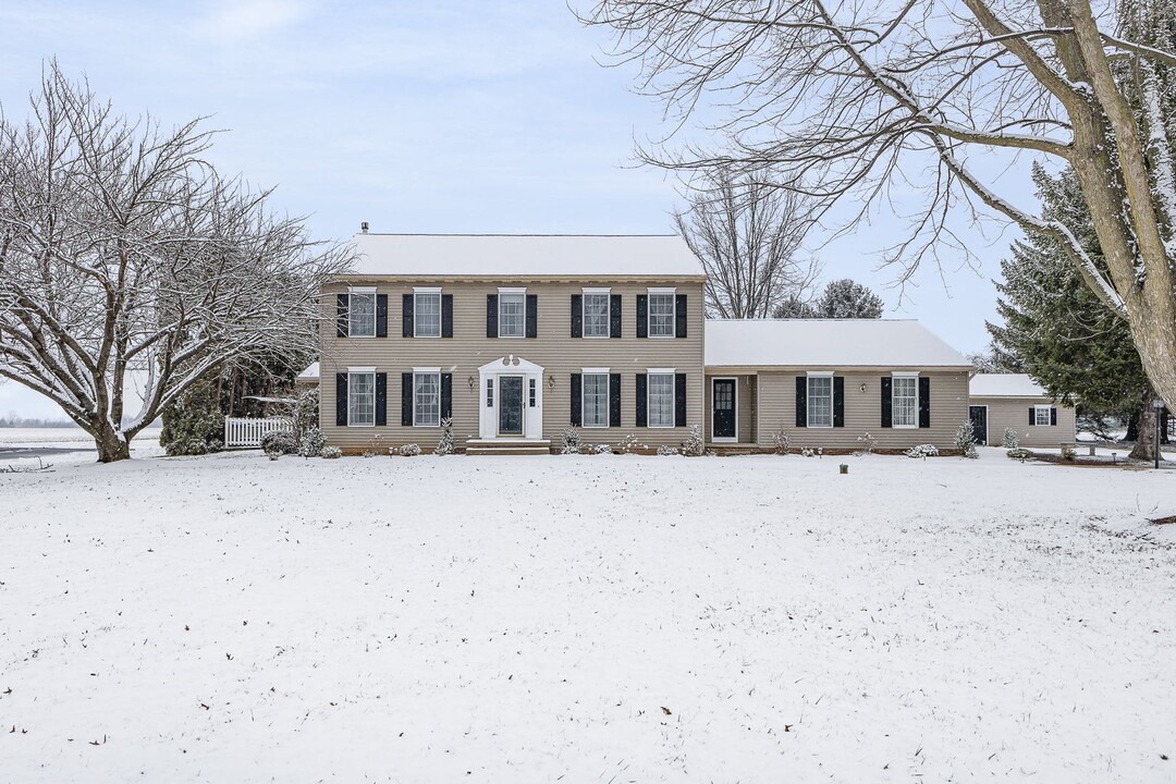 3028 Spooky Nook Rd in Manheim, PA - Building Photo