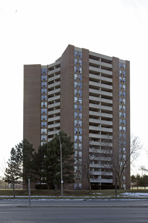 Forest Park Circle in Mississauga, ON - Building Photo