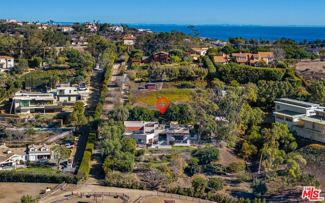 6315 Gayton Pl in Malibu, CA - Building Photo - Building Photo