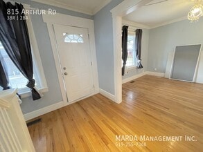 815 Arthur Rd in Windsor, ON - Building Photo - Building Photo