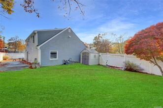 105 South Bicycle Path in Selden, NY - Building Photo - Building Photo