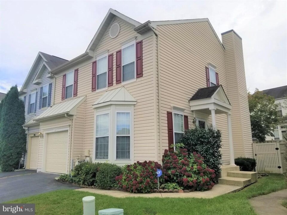 307 Timberbrook Ct in Odenton, MD - Building Photo