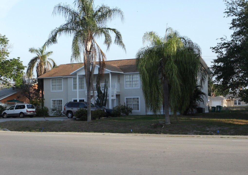 5021 Coronado Pky in Naples, FL - Foto de edificio