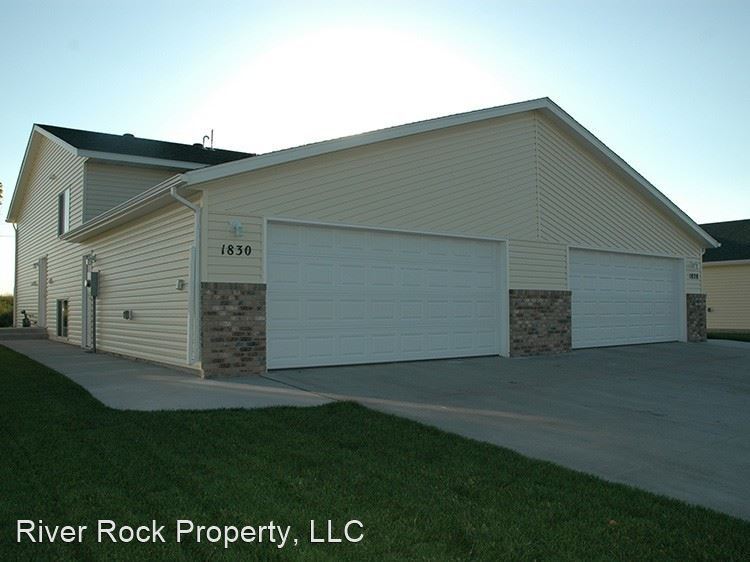 1830 10th St W in West Fargo, ND - Building Photo