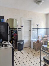 64 Linden Ave, Unit 2 in Somerville, MA - Foto de edificio - Building Photo