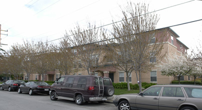 Strobridge Court Apartments in Castro Valley, CA - Building Photo - Building Photo