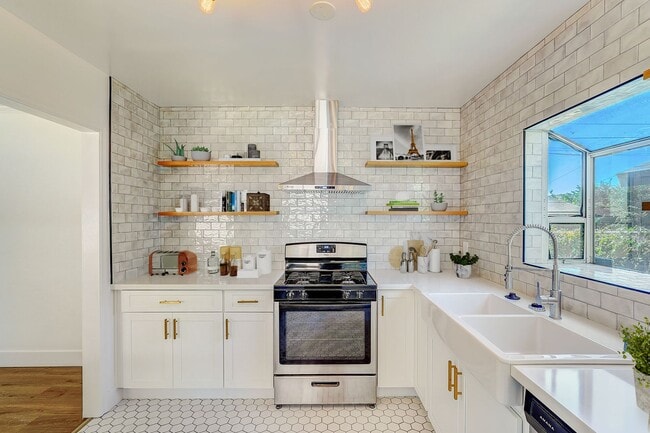 2909 Cimarron St in Los Angeles, CA - Building Photo - Building Photo