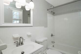 266 Main St in Windsor Locks, CT - Building Photo - Building Photo