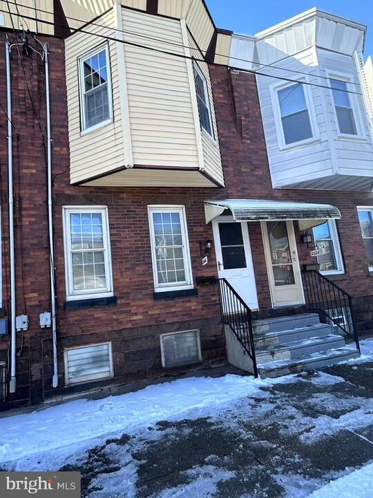 2606 E Venango St in Philadelphia, PA - Foto de edificio
