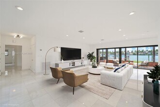 1180 Bay Dr in Miami Beach, FL - Foto de edificio - Building Photo