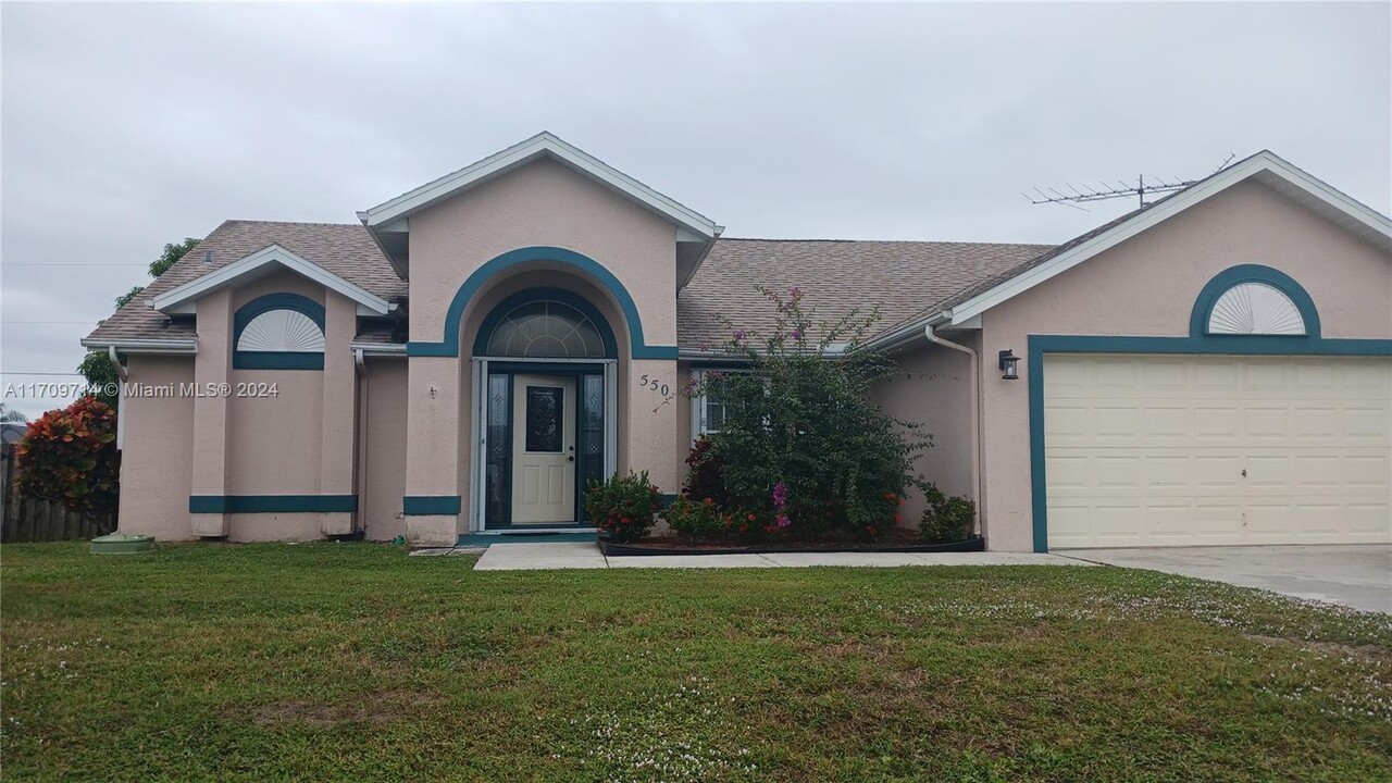 550 SE Sunnybrook Terrace in Port St. Lucie, FL - Building Photo