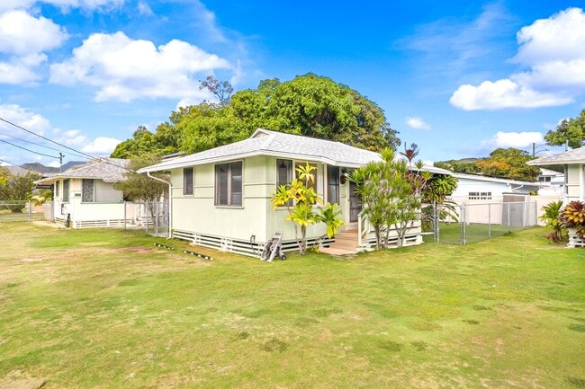691 Kihapai St in Kailua, HI - Building Photo - Building Photo