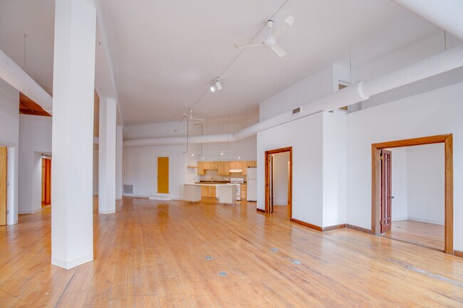 property at 1278 N Milwaukee Ave