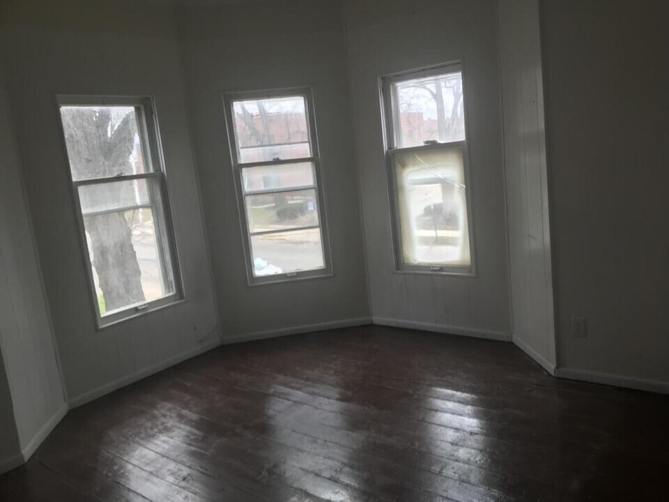 614 1/2 W Stephenson St in Freeport, IL - Building Photo