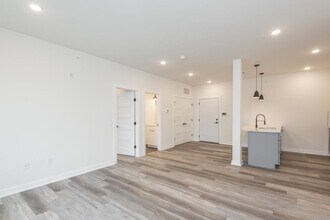 913 S 51st St in Philadelphia, PA - Building Photo - Building Photo