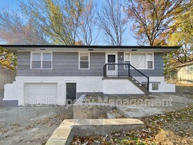 16007 East 35th St S in Independence, MO - Building Photo