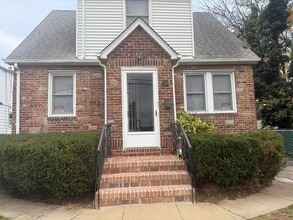 101 N Waldinger St in Valley Stream, NY - Foto de edificio - Building Photo