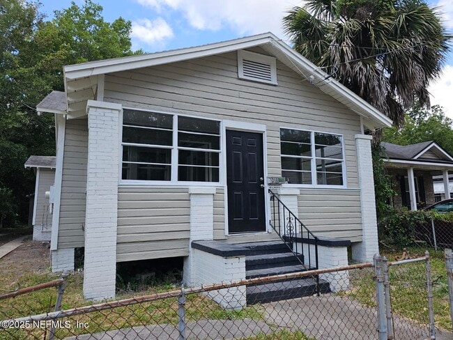 property at 1018 Tyler St