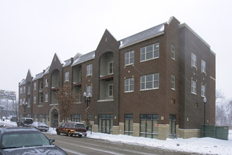 Beverly Townhomes & Condos in Chicago, IL - Building Photo - Building Photo