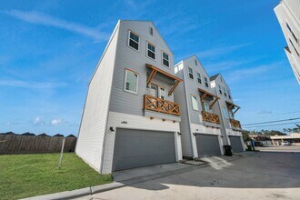 3905 B Pinemont Dr in Houston, TX - Building Photo - Building Photo