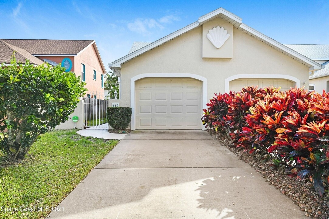 417 Jackson Ave in Cape Canaveral, FL - Foto de edificio