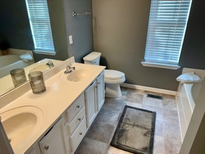 4156 Pleasant Colony Dr in Nashville, TN - Foto de edificio - Building Photo