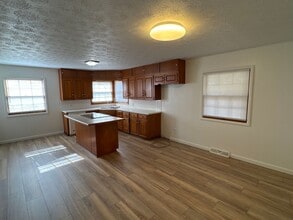 2253 N Roosevelt Ave in Springfield, MO - Building Photo - Building Photo