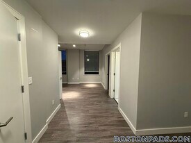 23 Central Ave, Unit 406 in Lynn, MA - Building Photo