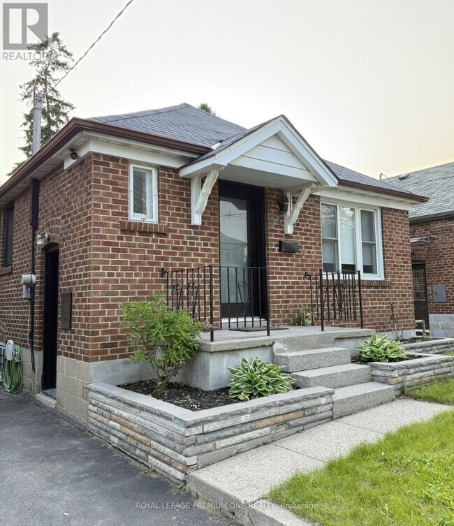 32 Rothsay Ave in Toronto, ON - Building Photo - Building Photo