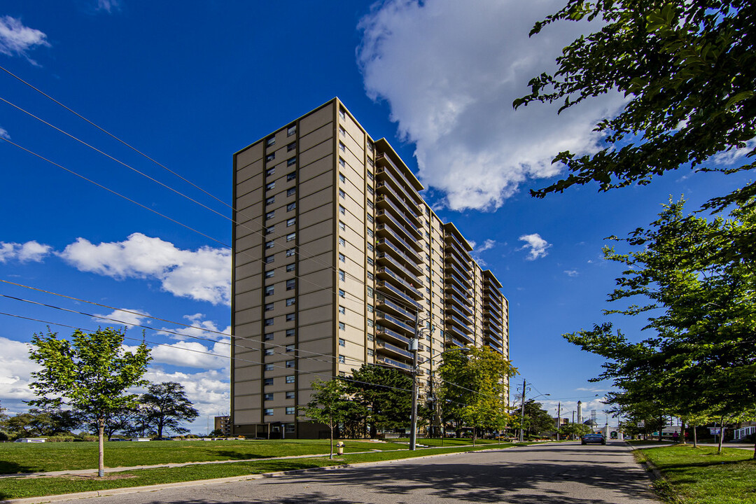 Brock Tower in Toronto, ON - Building Photo